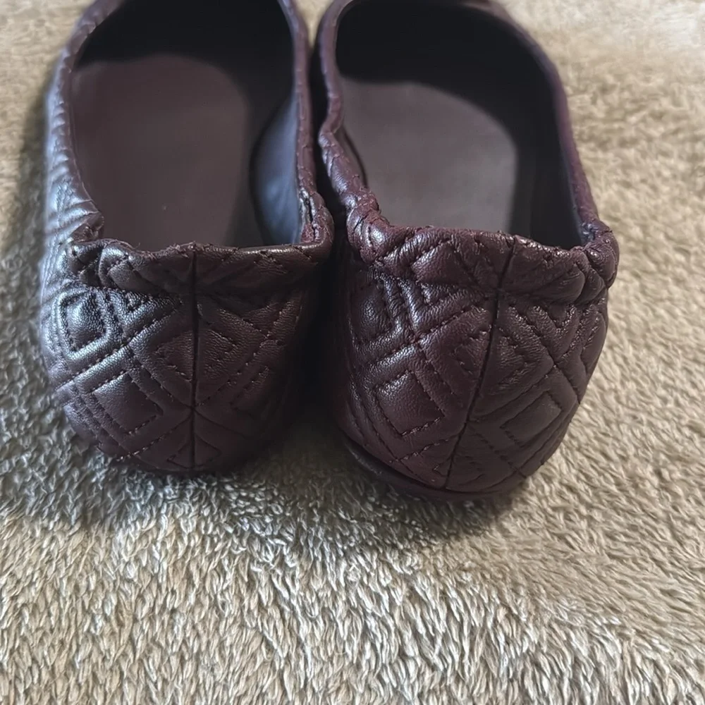 Tory Burch Quilted Minne Napps Burgundy Ballet Flats‎ with Gold Emblem - Picture 5 of 10